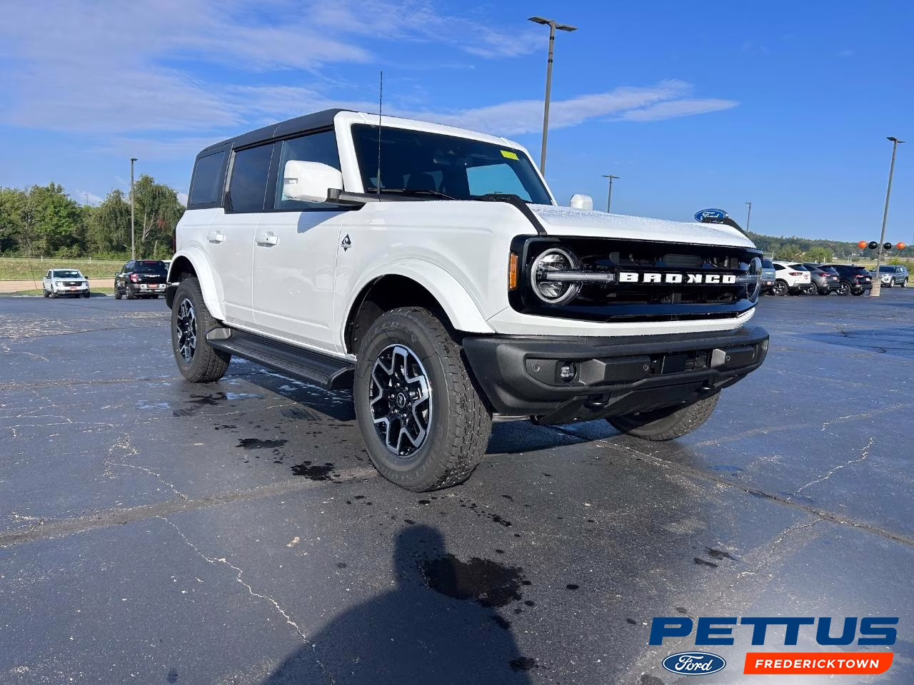 2025 Oxford White Ford Bronco Outer Banks 4X4 SUV