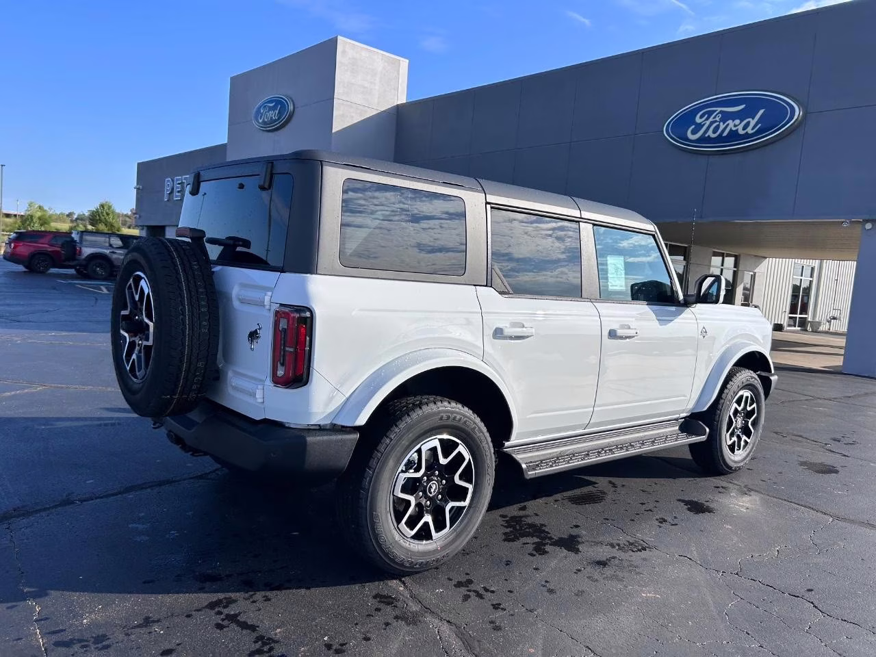 2025 Oxford White Ford Bronco Outer Banks 4X4 SUV