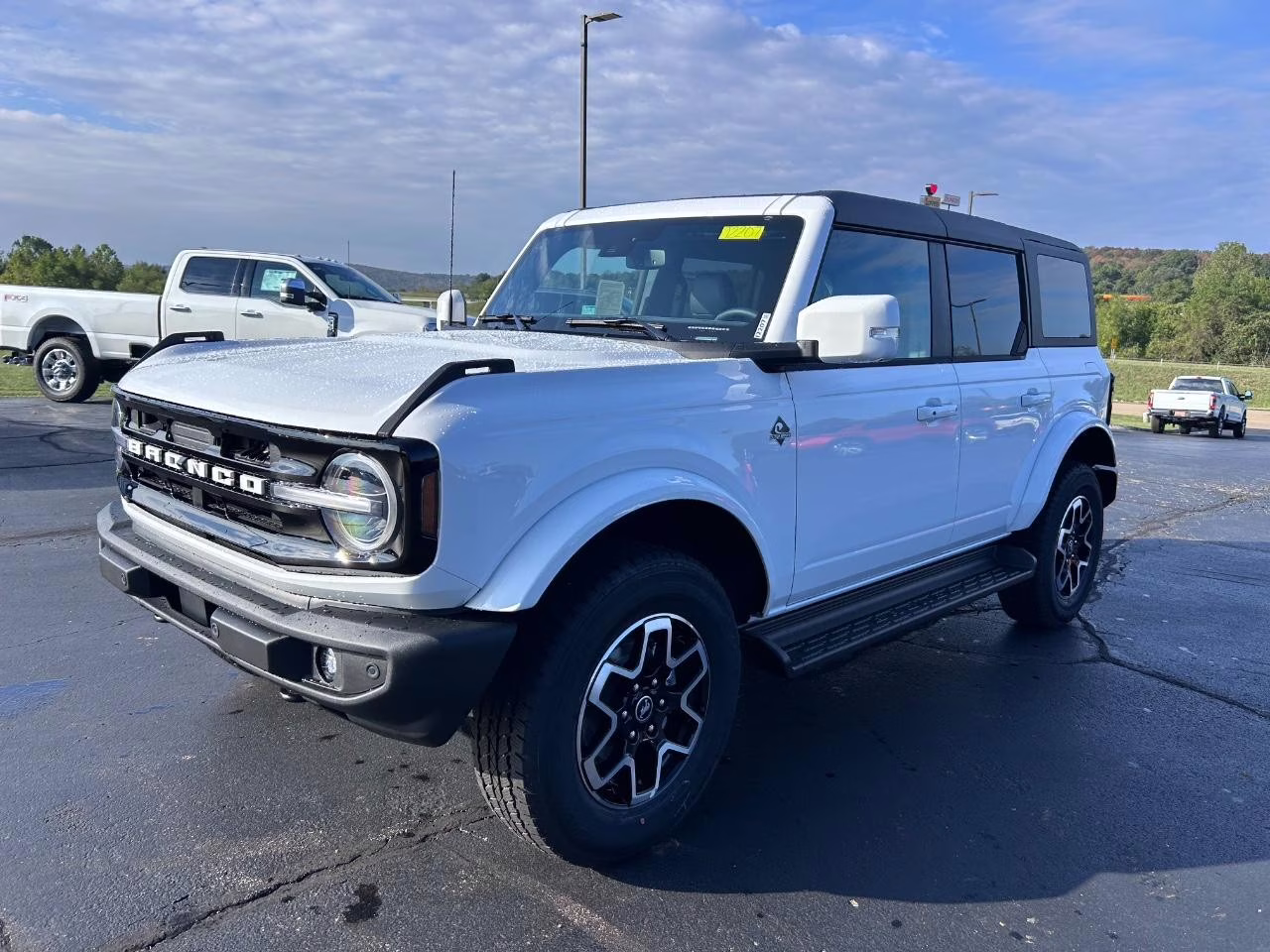 2025 Oxford White Ford Bronco Outer Banks 4X4 SUV