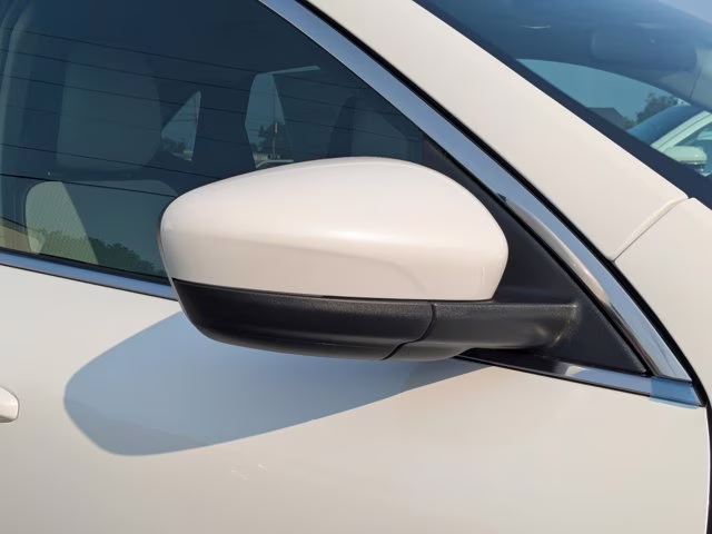 2025 Star White Metallic Tri-Coat Ford Escape PHEV Plug-In Hybrid FWD SUV