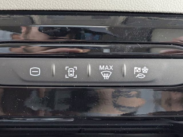 2025 Star White Metallic Tri-Coat Ford Escape PHEV Plug-In Hybrid FWD SUV