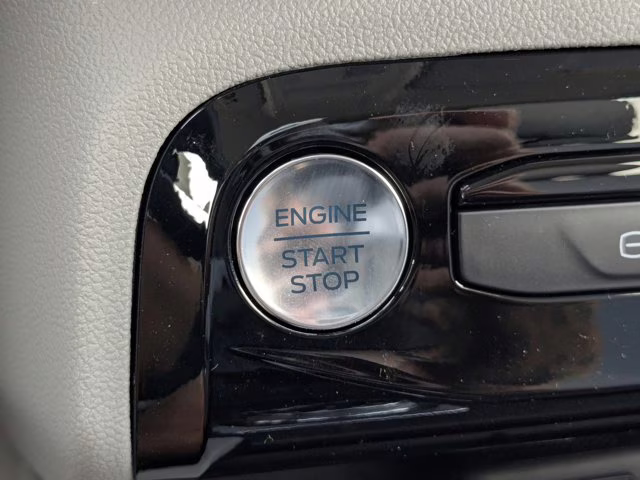 2025 Star White Metallic Tri-Coat Ford Escape PHEV Plug-In Hybrid FWD SUV