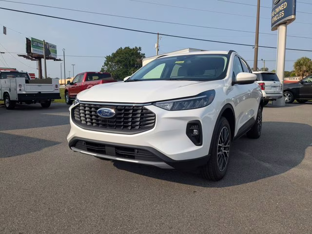 2025 Star White Metallic Tri-Coat Ford Escape PHEV Plug-In Hybrid FWD SUV