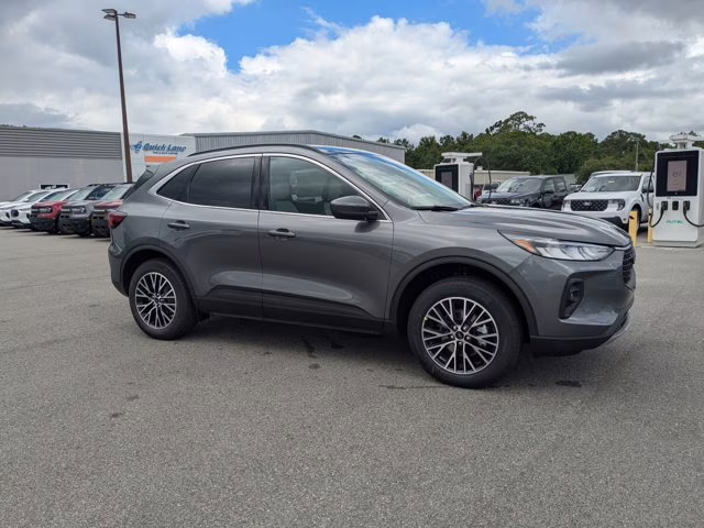 2025 Carbonized Gray Metallic Ford Escape PHEV Plug-In Hybrid FWD SUV