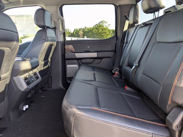 2025 Agate Black Metallic Ford Super Duty F-350 SRW Crew Cab 4x4 High Output Diesel Lariat FX4 4X4 Truck