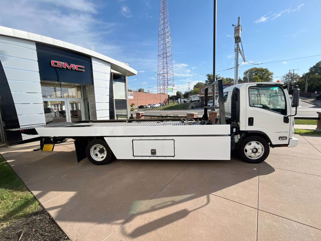2024 Arc White Chevrolet 5500 XD LCF Diesel Base RWD Truck