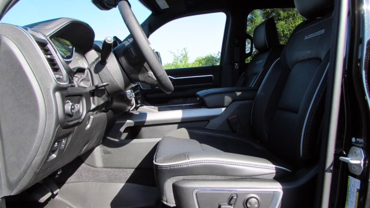 2026 Diamond Black Crystal Pearlcoat Ram 1500 Laramie 4X4 Truck