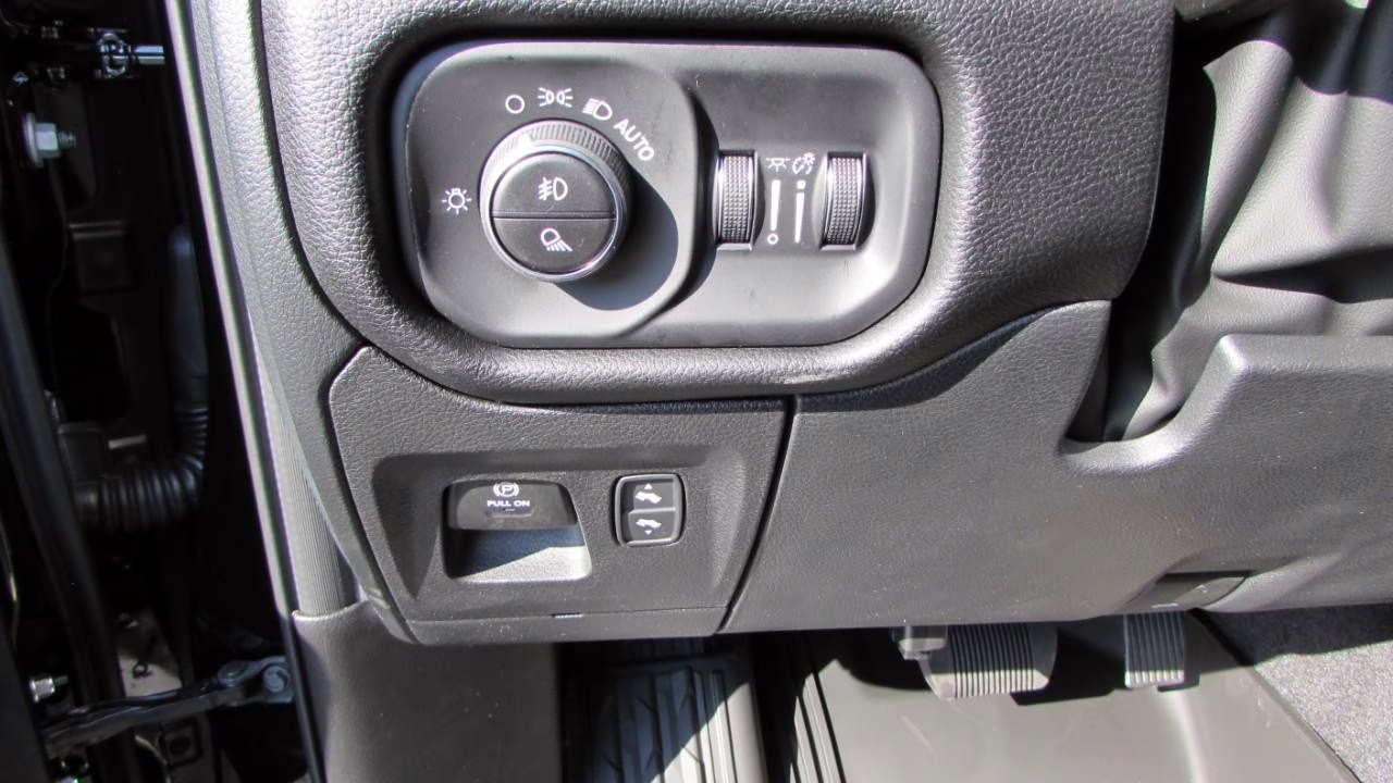 2026 Diamond Black Crystal Pearlcoat Ram 1500 Laramie 4X4 Truck