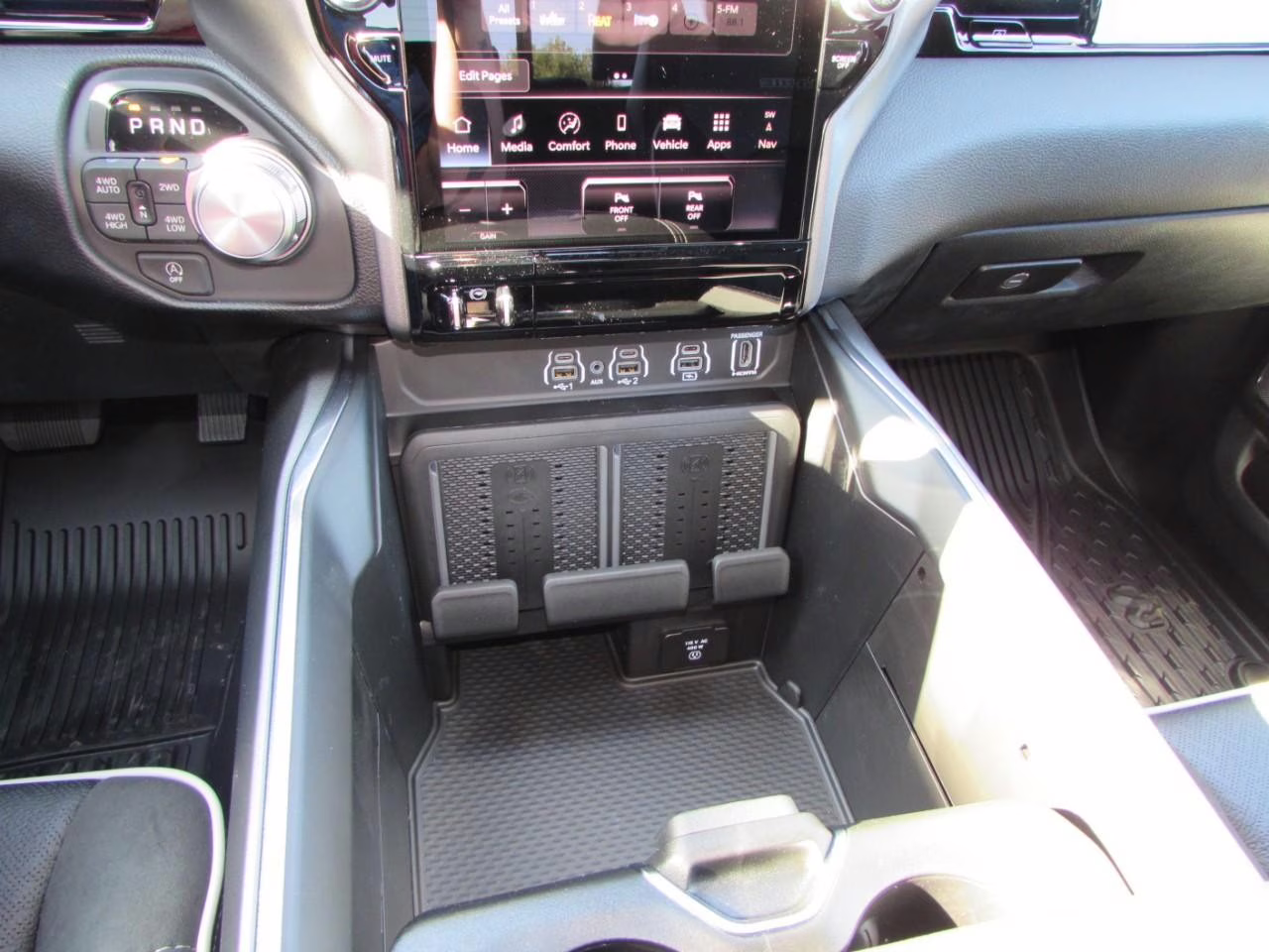 2026 Diamond Black Crystal Pearlcoat Ram 1500 Laramie 4X4 Truck