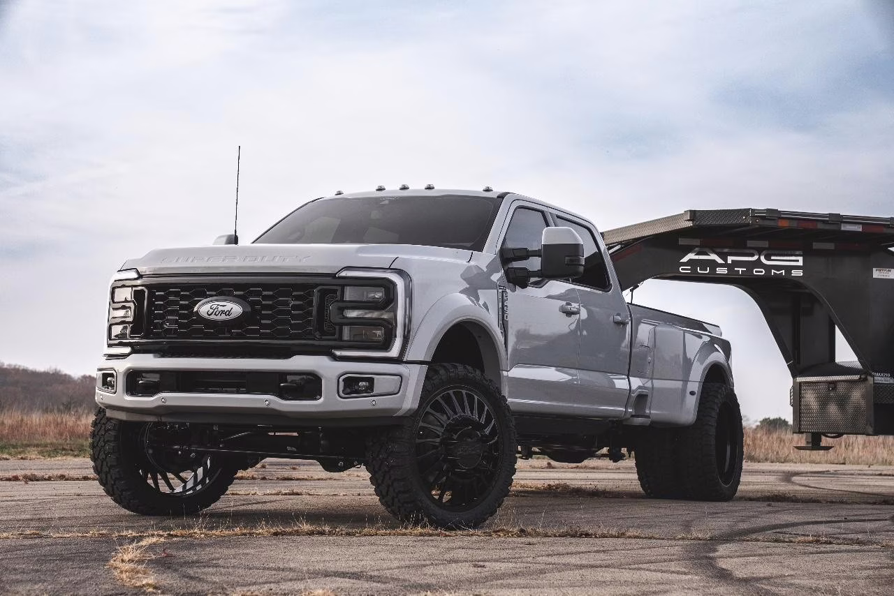 2026 Avalanche Ford Super Duty F-450 DRW Platinum DRW 4X4 Truck