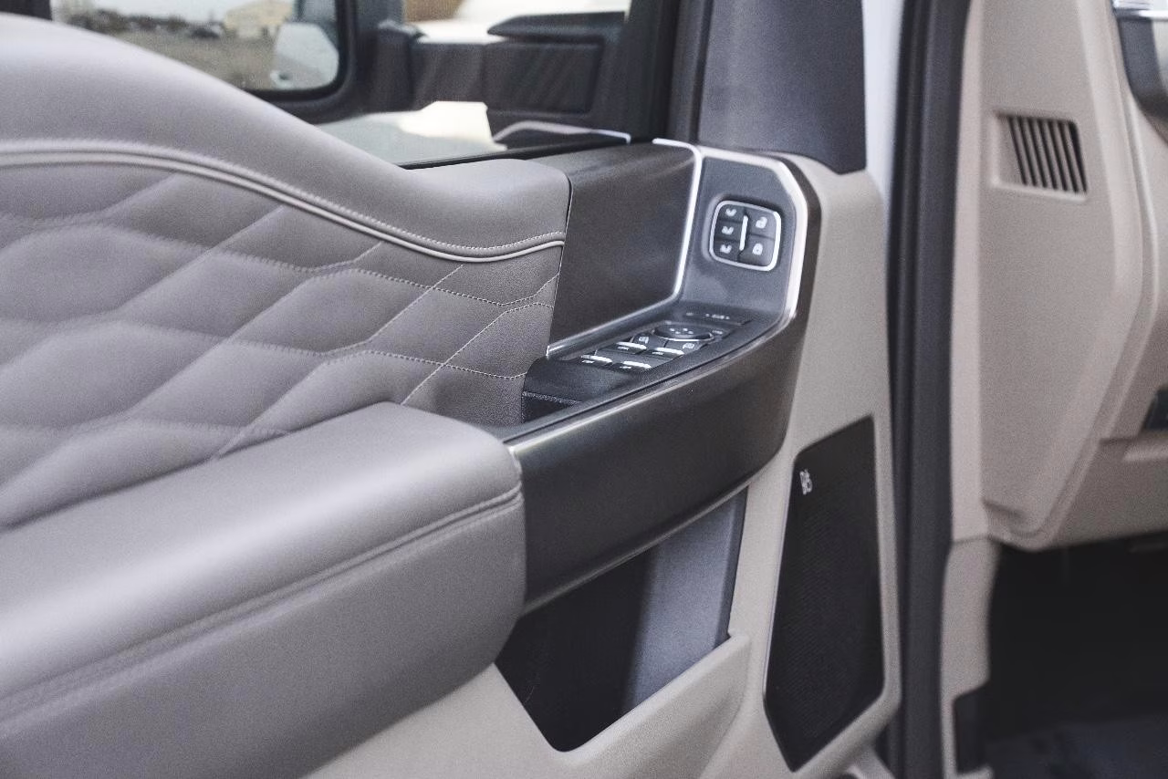 2026 Avalanche Ford Super Duty F-450 DRW Platinum DRW 4X4 Truck