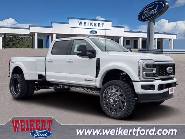 2026 Star White Metallic Tri-Coat Ford Super Duty F-450 DRW Platinum 4X4 Truck