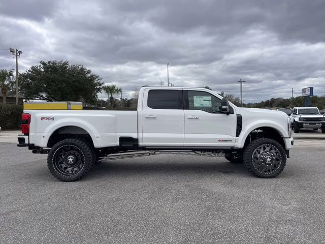 2026 Star White Metallic Tri-Coat Ford Super Duty F-450 DRW Platinum 4X4 Truck