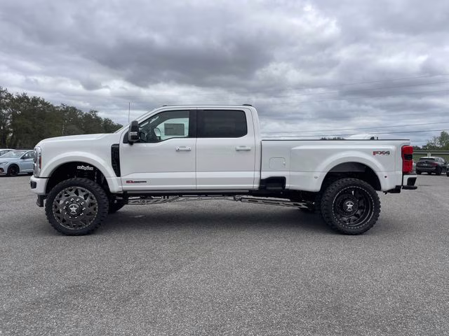 2026 Star White Metallic Tri-Coat Ford Super Duty F-450 DRW Platinum 4X4 Truck