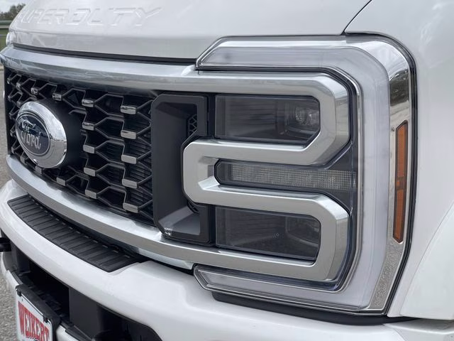2026 Star White Metallic Tri-Coat Ford Super Duty F-450 DRW Platinum 4X4 Truck