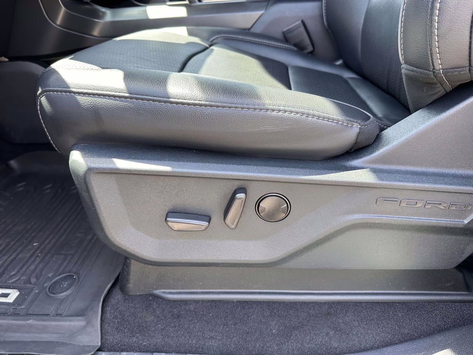 2025 Agate Black Metallic Ford F-150 LARIAT 4WD SuperCrew 5.5' Box 4X4 Truck