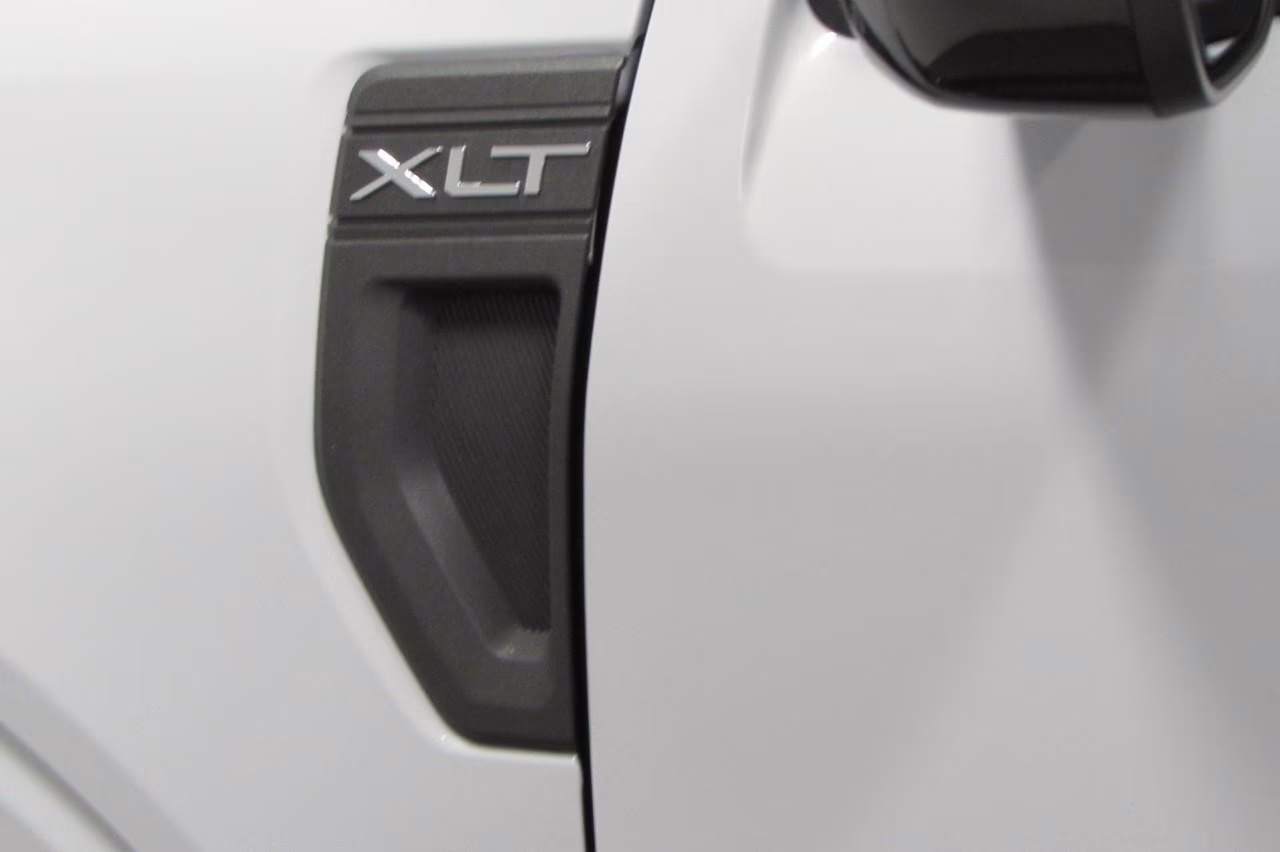 2025 Space White Metallic Ford Maverick XLT FWD Truck