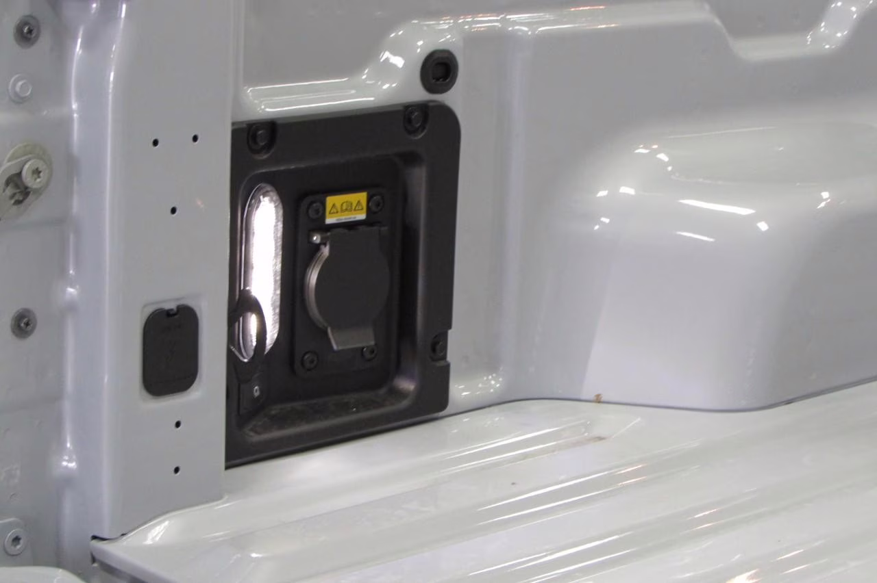 2025 Space White Metallic Ford Maverick XLT FWD Truck