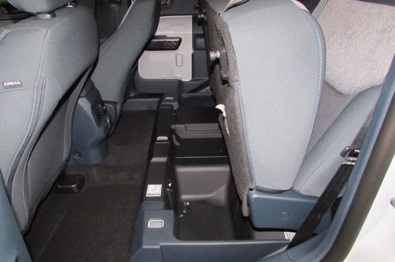 2025 Space White Metallic Ford Maverick XLT FWD Truck