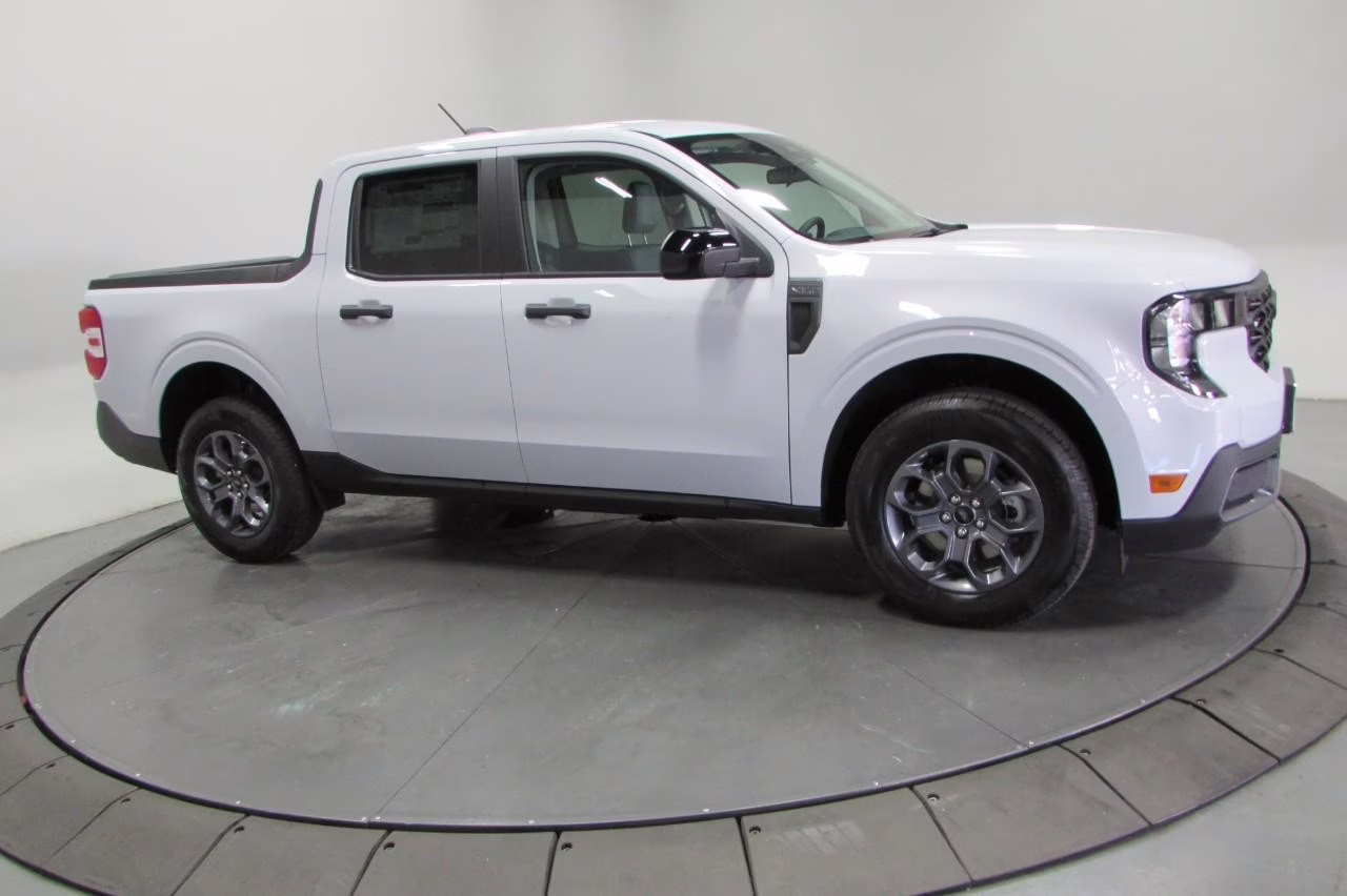2025 Space White Metallic Ford Maverick XLT FWD Truck