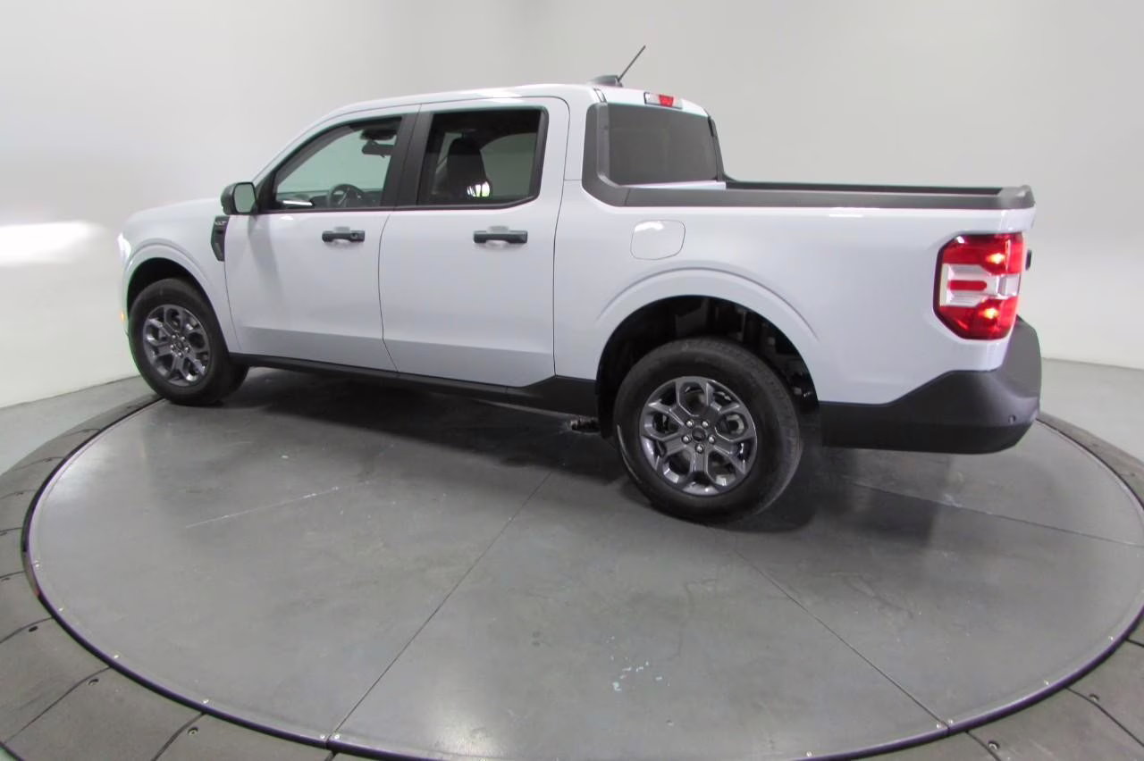 2025 Space White Metallic Ford Maverick XLT FWD Truck