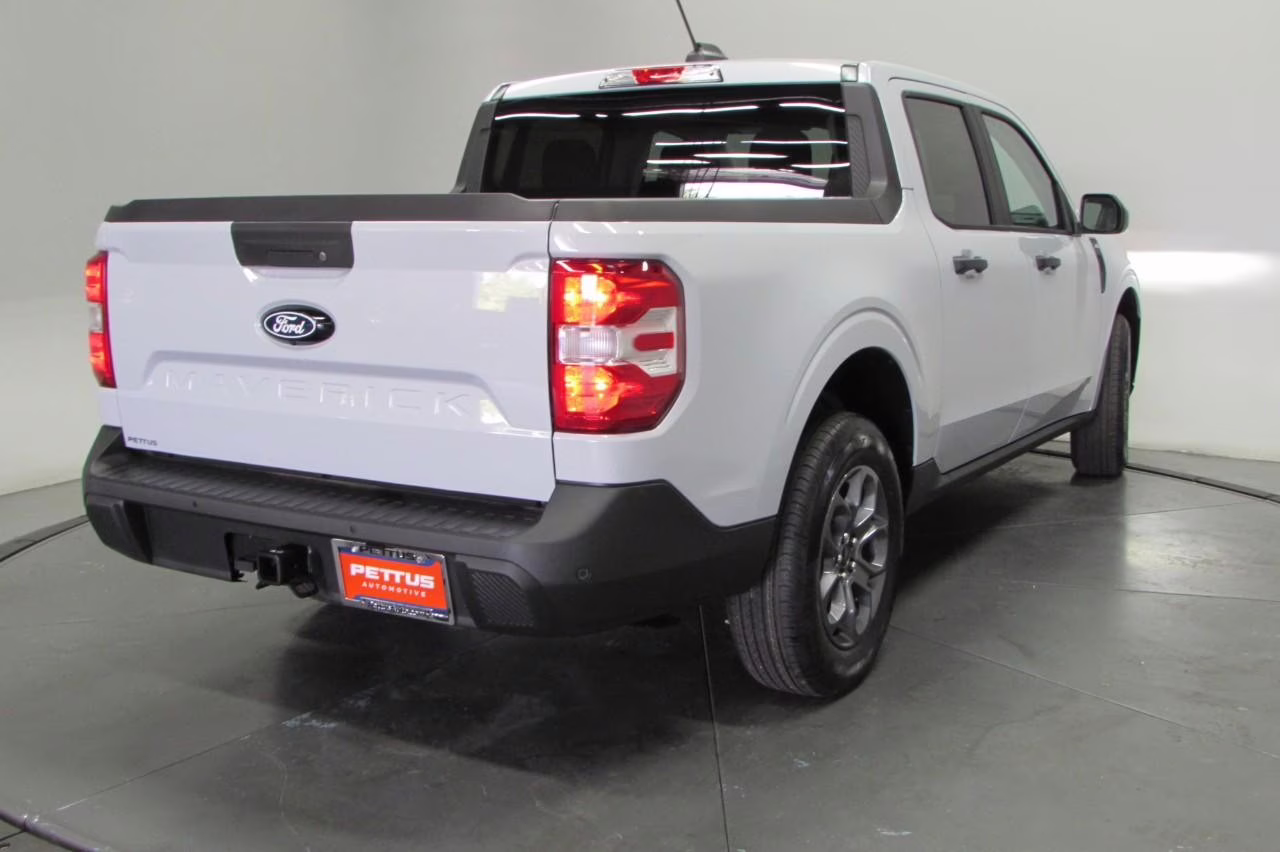 2025 Space White Metallic Ford Maverick XLT FWD Truck