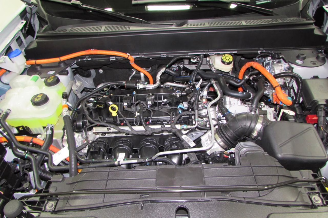 2025 Space White Metallic Ford Maverick XLT FWD Truck