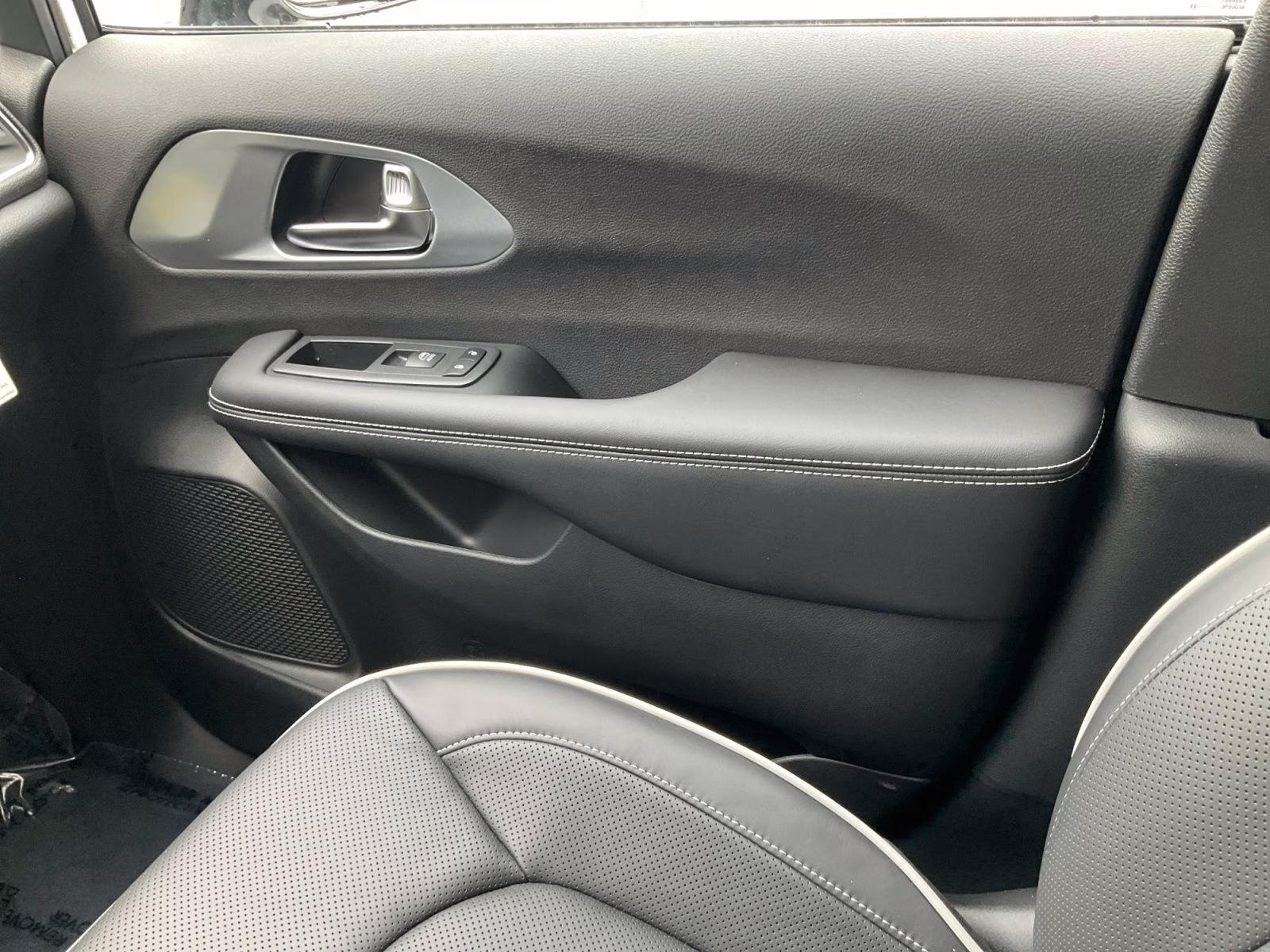 2026 Bright White Clearcoat Chrysler Pacifica Limited AWD Van