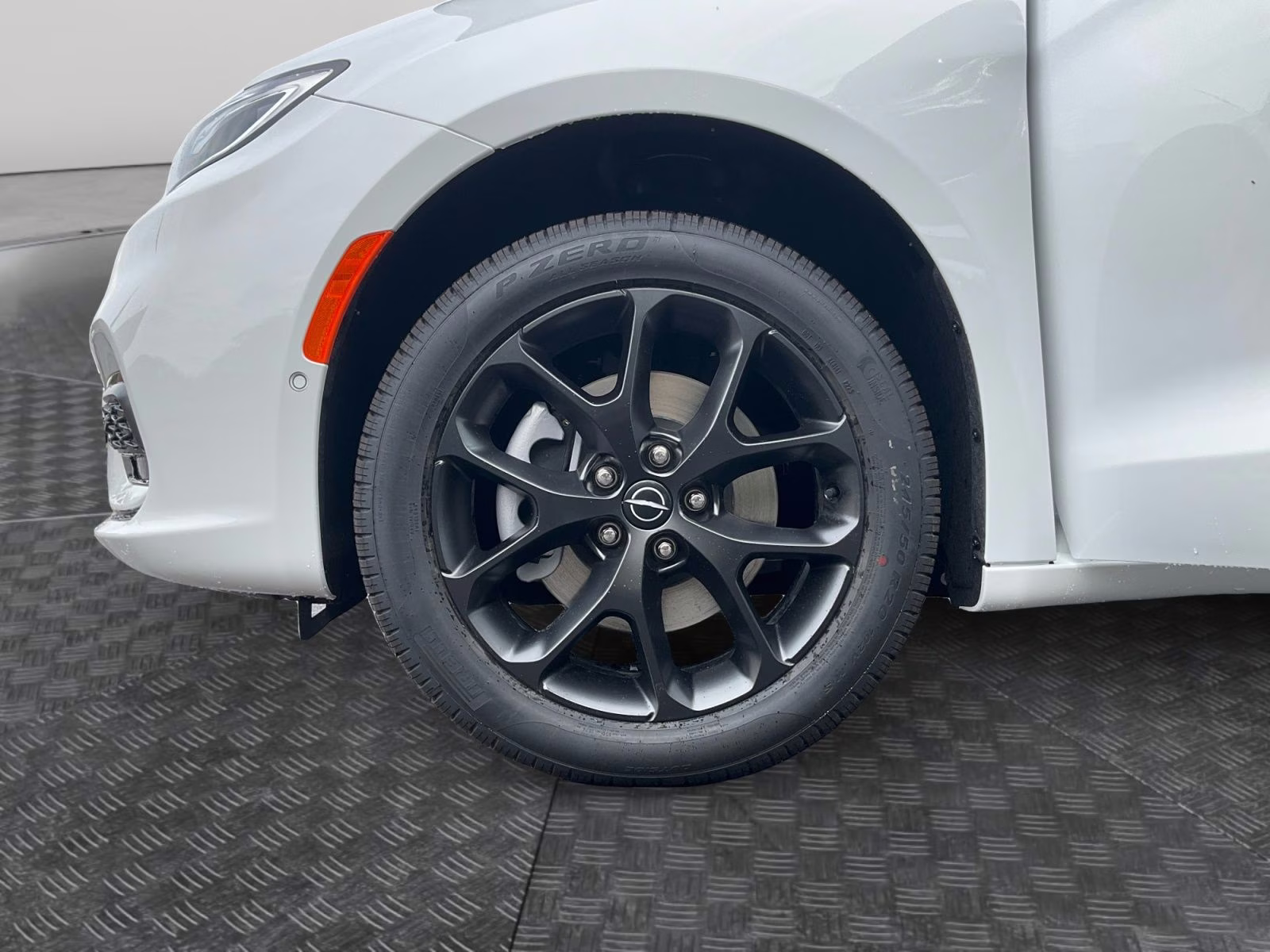 2026 Bright White Clearcoat Chrysler Pacifica Limited AWD Van