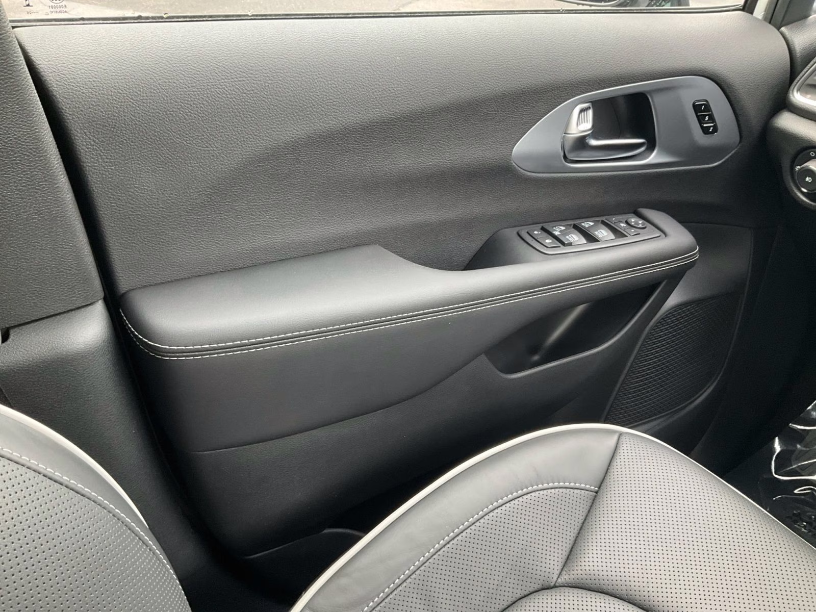 2026 Bright White Clearcoat Chrysler Pacifica Limited AWD Van