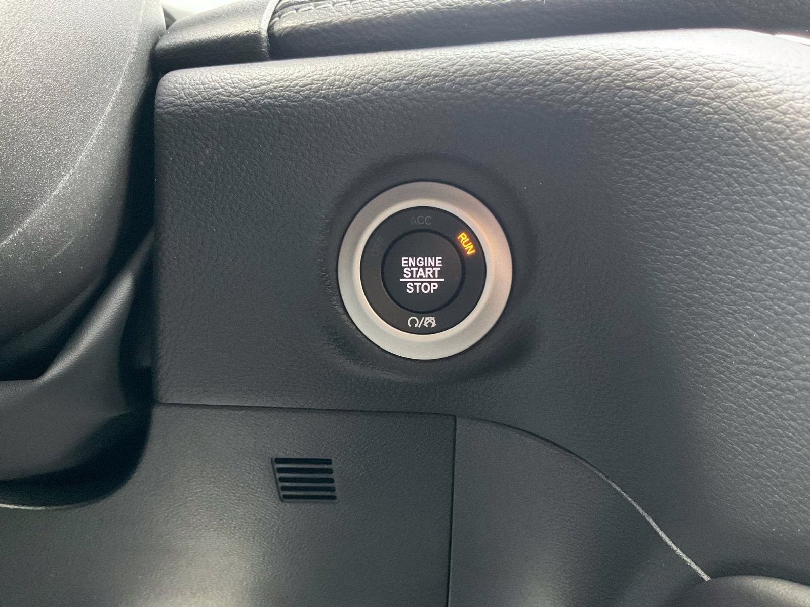 2026 Bright White Clearcoat Chrysler Pacifica Limited AWD Van