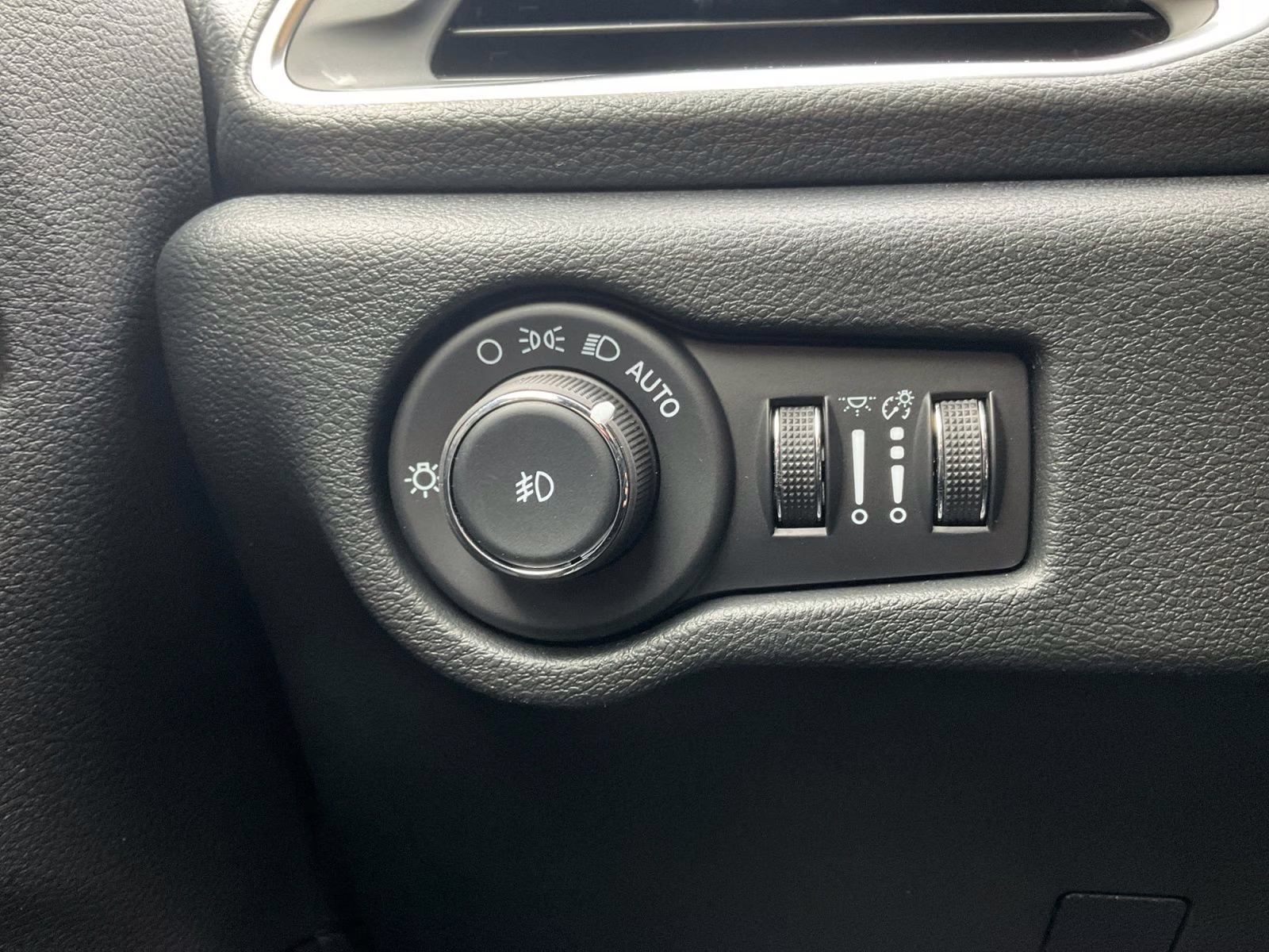 2026 Bright White Clearcoat Chrysler Pacifica Limited AWD Van