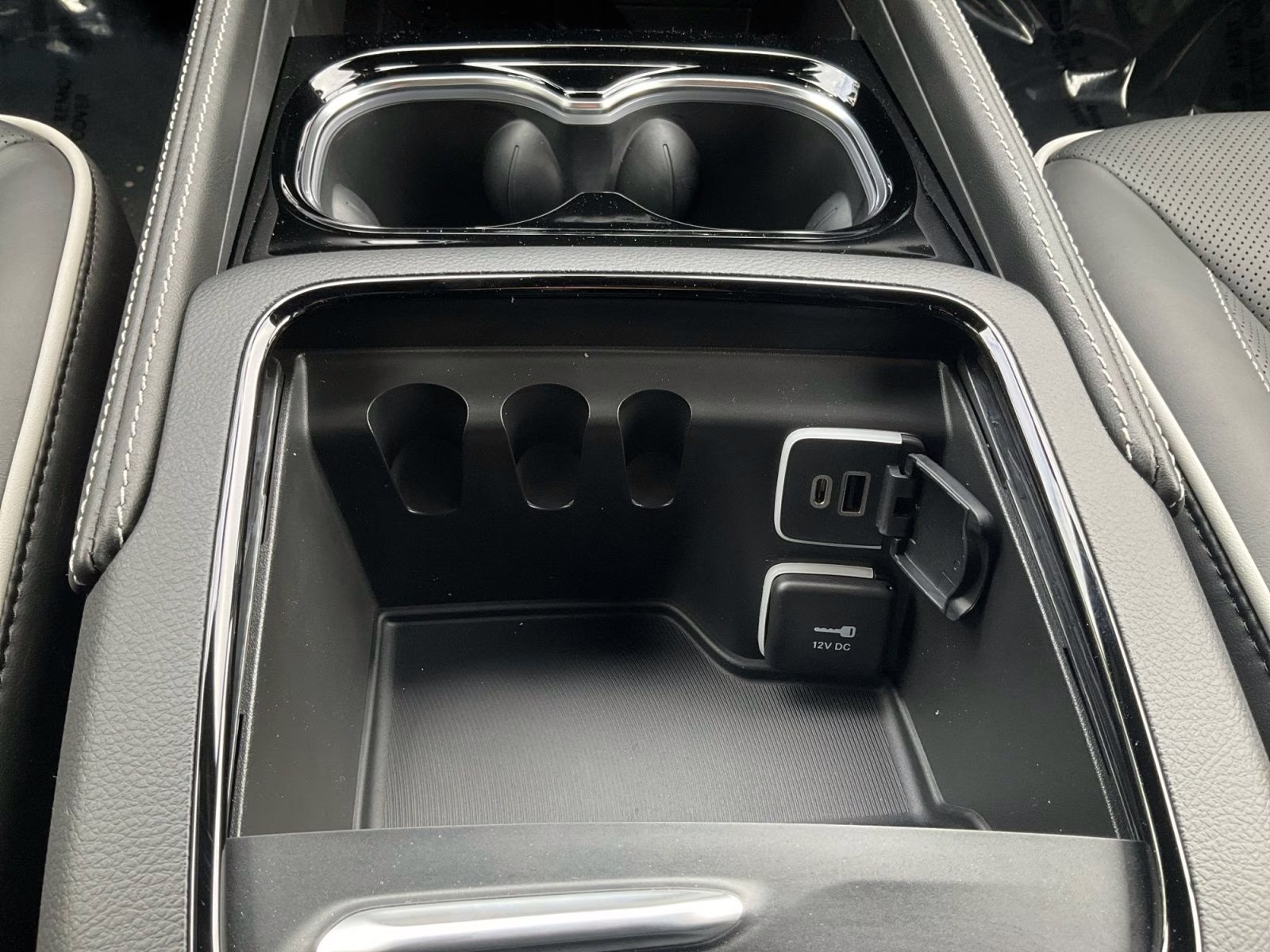 2026 Bright White Clearcoat Chrysler Pacifica Limited AWD Van