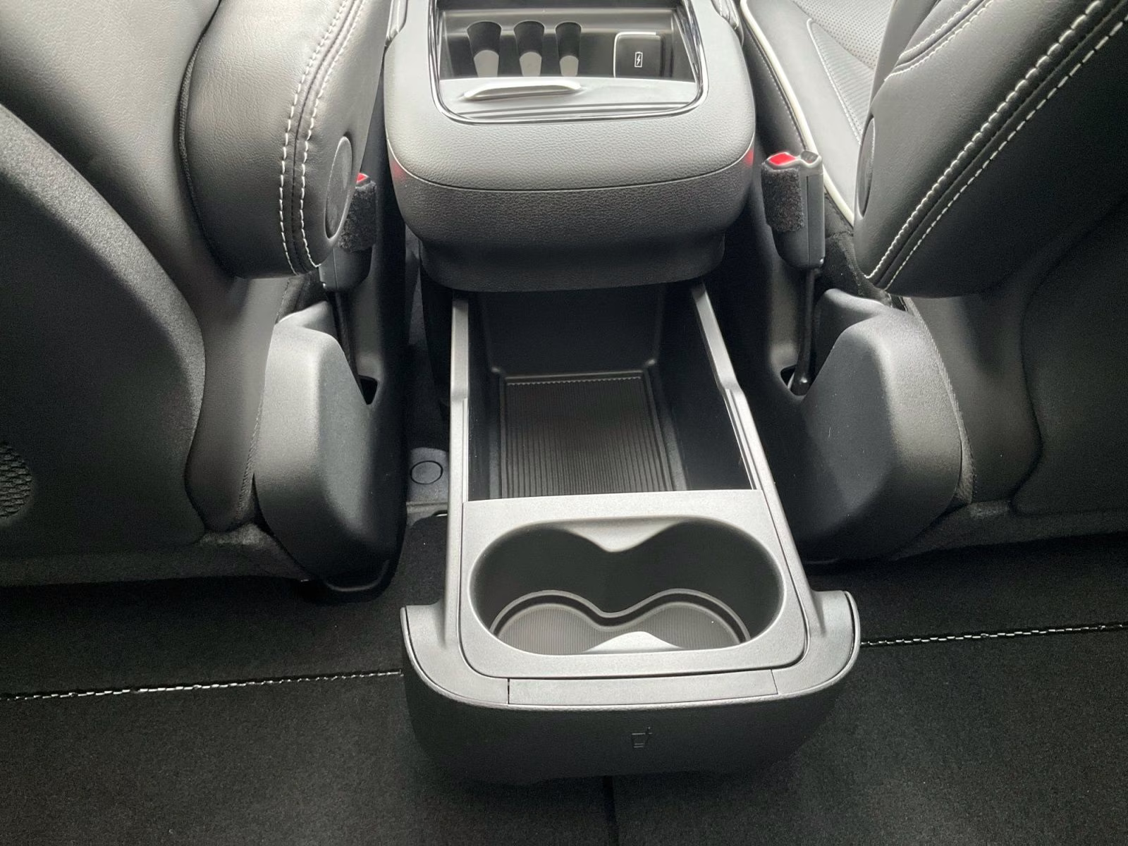 2026 Bright White Clearcoat Chrysler Pacifica Limited AWD Van