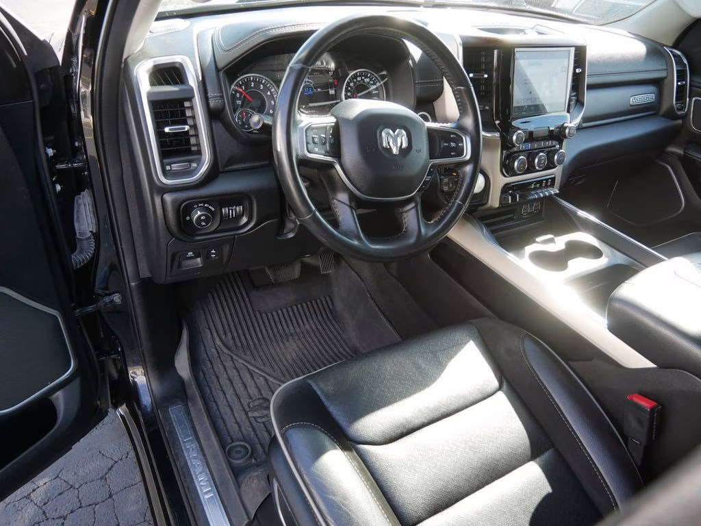 2022 Diamond Black Crystal Pearlcoat Ram 1500 Laramie 4X4 Truck