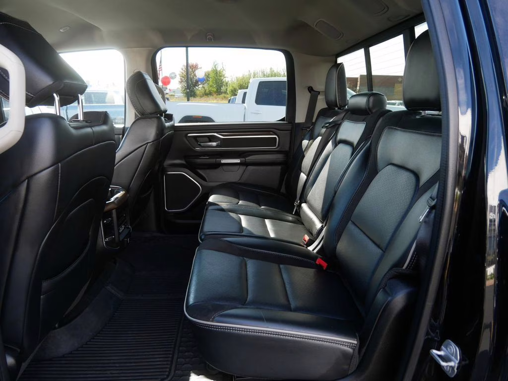 2022 Diamond Black Crystal Pearlcoat Ram 1500 Laramie 4X4 Truck