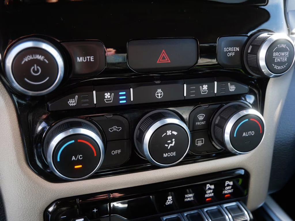 2022 Diamond Black Crystal Pearlcoat Ram 1500 Laramie 4X4 Truck