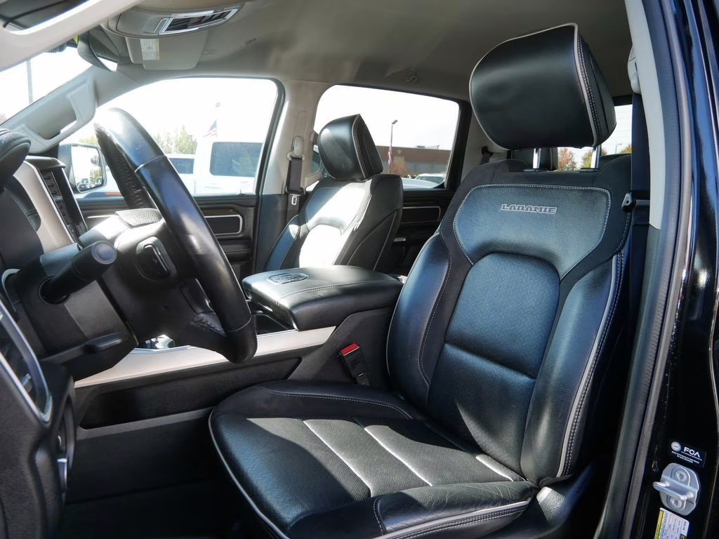 2022 Diamond Black Crystal Pearlcoat Ram 1500 Laramie 4X4 Truck