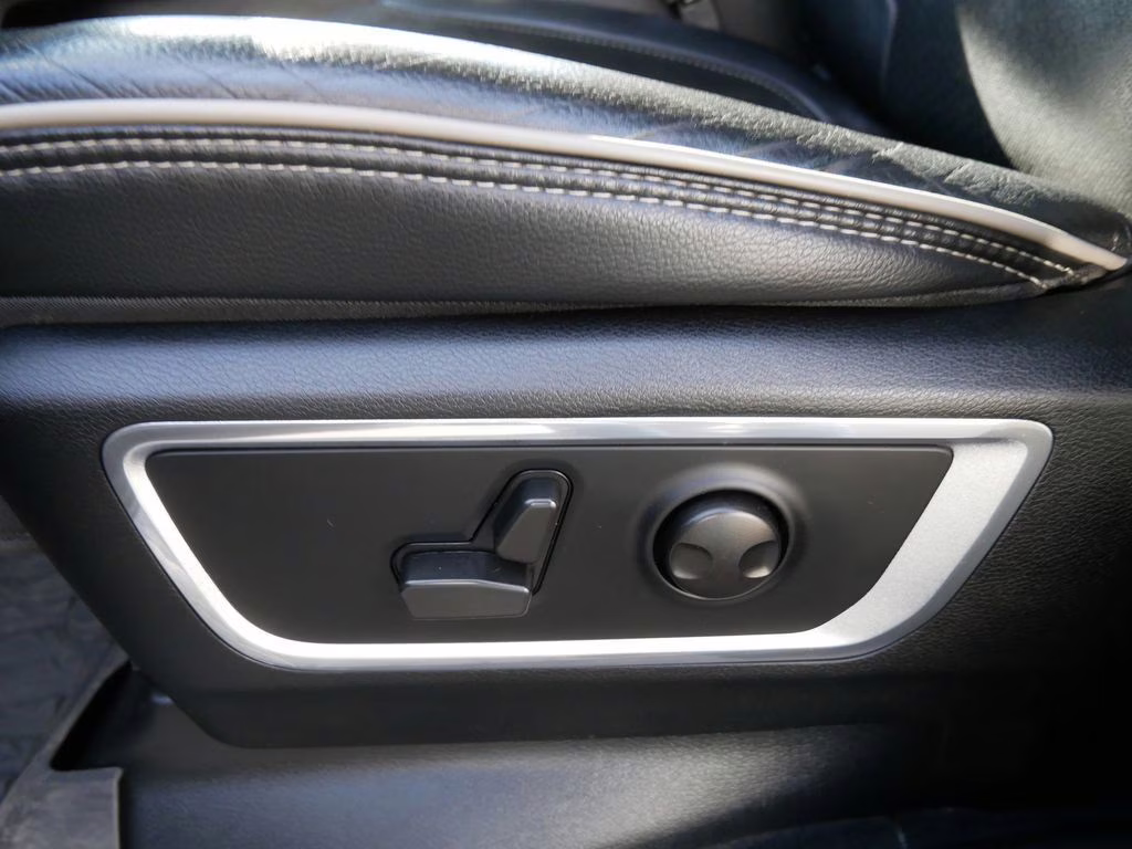 2022 Diamond Black Crystal Pearlcoat Ram 1500 Laramie 4X4 Truck