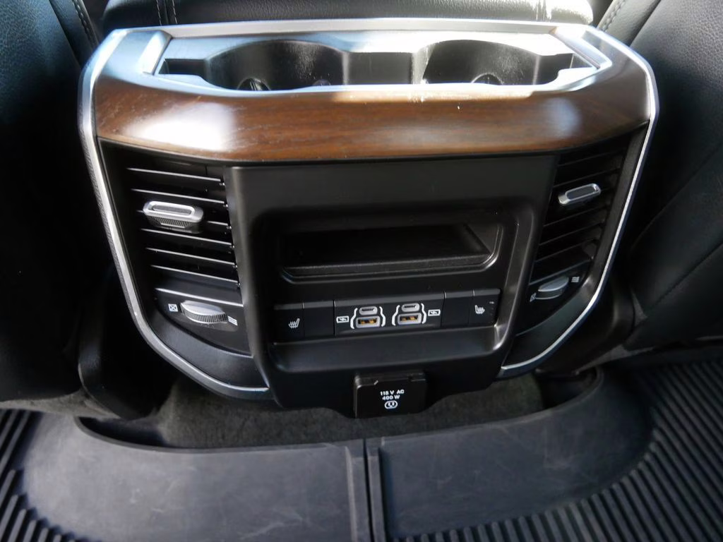 2022 Diamond Black Crystal Pearlcoat Ram 1500 Laramie 4X4 Truck