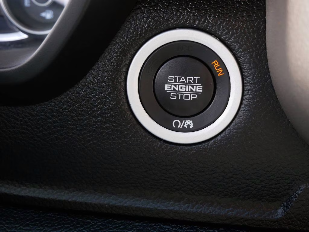 2022 Diamond Black Crystal Pearlcoat Ram 1500 Laramie 4X4 Truck