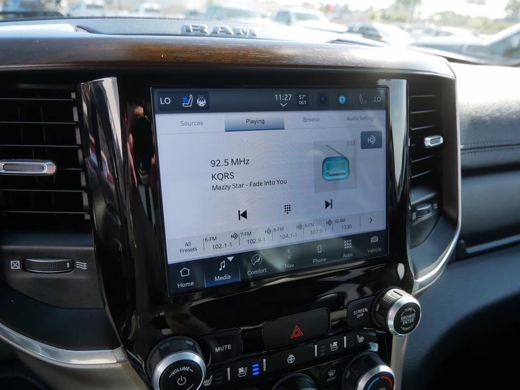 2022 Diamond Black Crystal Pearlcoat Ram 1500 Laramie 4X4 Truck