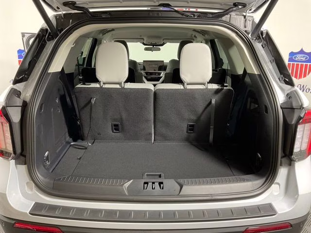 2025 White Metallic Ford Explorer Active RWD SUV