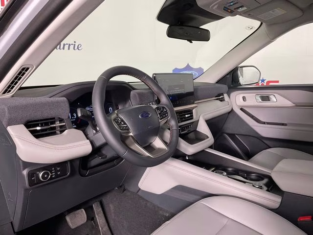 2025 White Metallic Ford Explorer Active RWD SUV