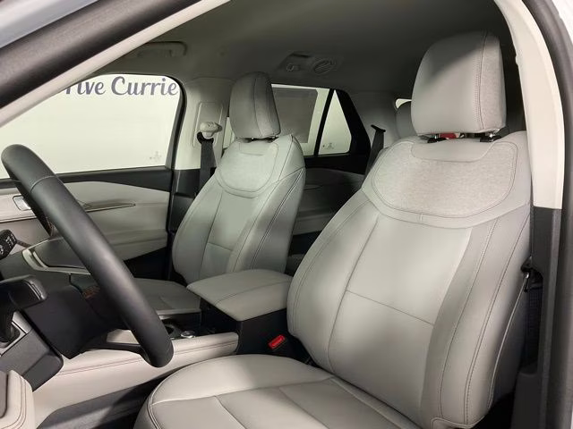 2025 White Metallic Ford Explorer Active RWD SUV