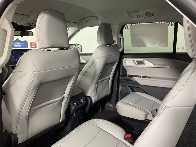 2025 White Metallic Ford Explorer Active RWD SUV