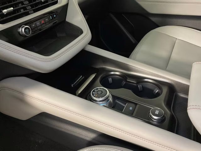 2025 White Metallic Ford Explorer Active RWD SUV