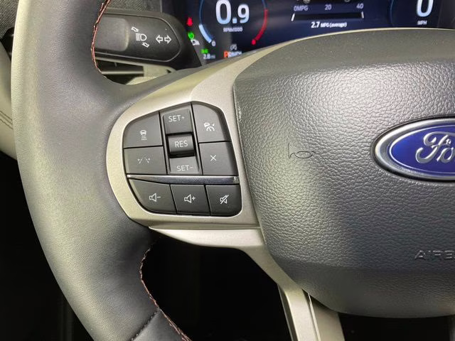 2025 White Metallic Ford Explorer Active RWD SUV