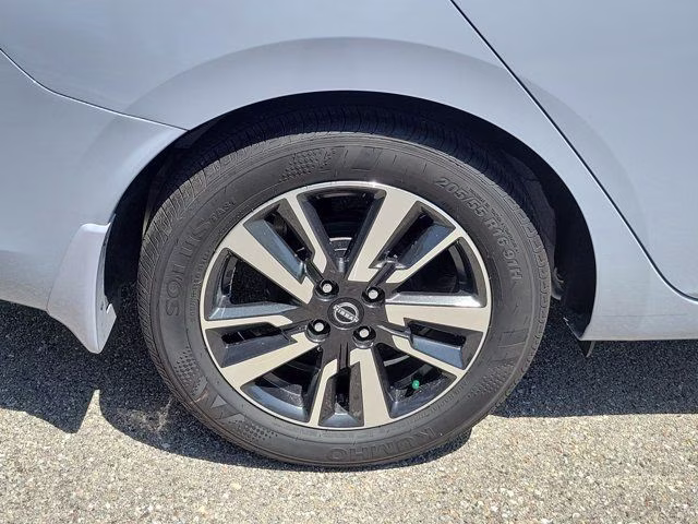 2025 Gray Sky Pearl Nissan Versa 1.6 SV FWD Sedan