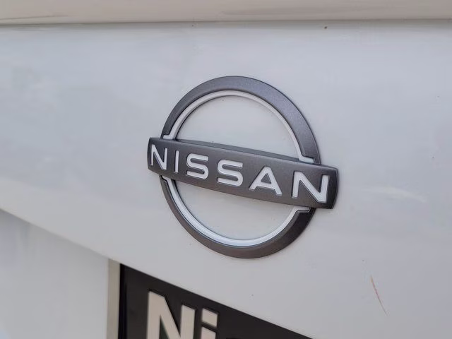 2025 Aspen White Tricoat Nissan Versa 1.6 SR FWD Sedan